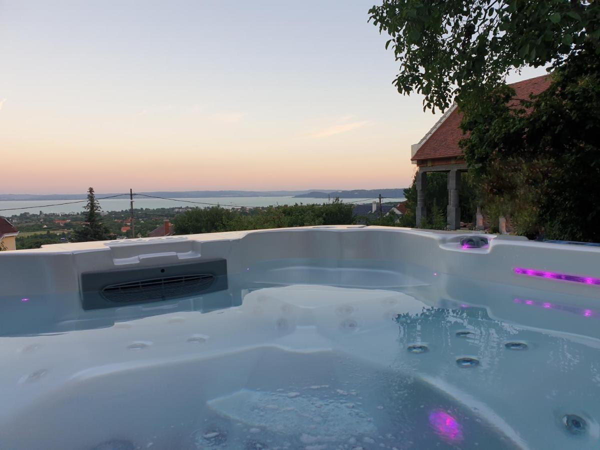 Lakeview Apartments Balatonfuered Esterno foto