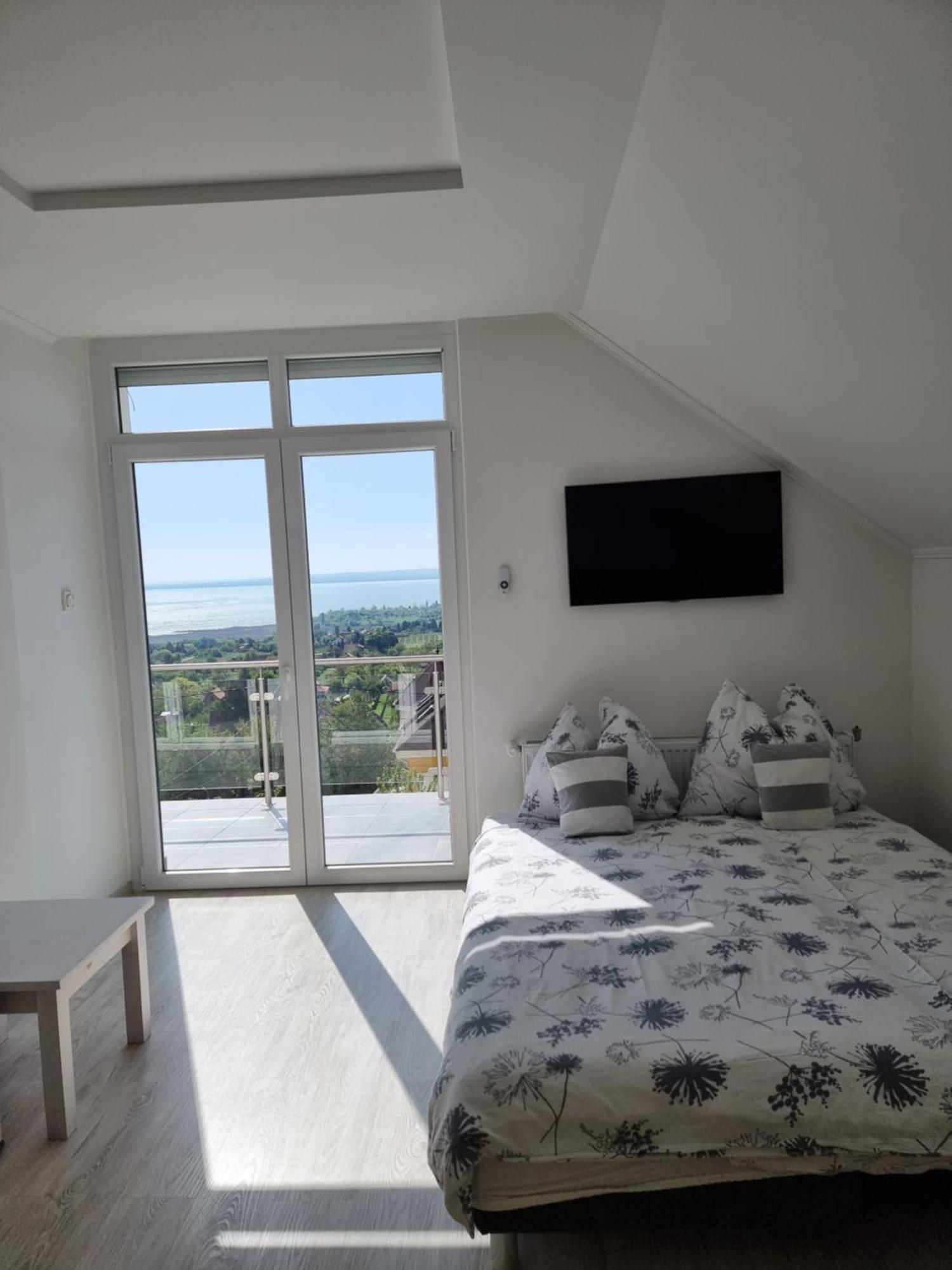 Lakeview Apartments Balatonfuered Esterno foto