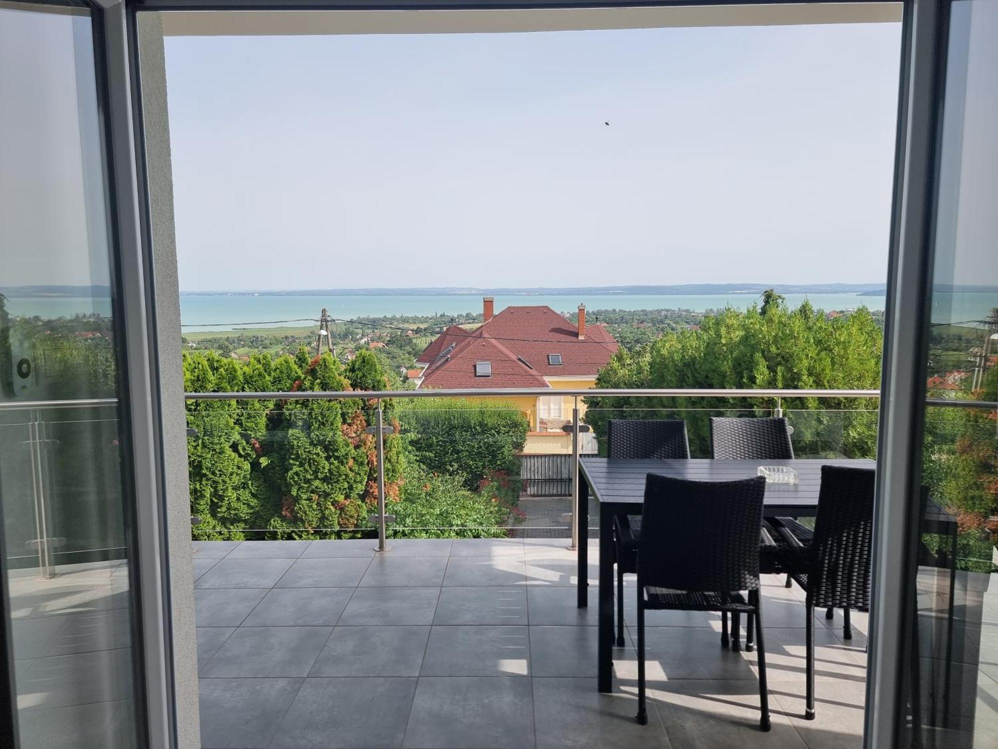 Lakeview Apartments Balatonfuered Esterno foto