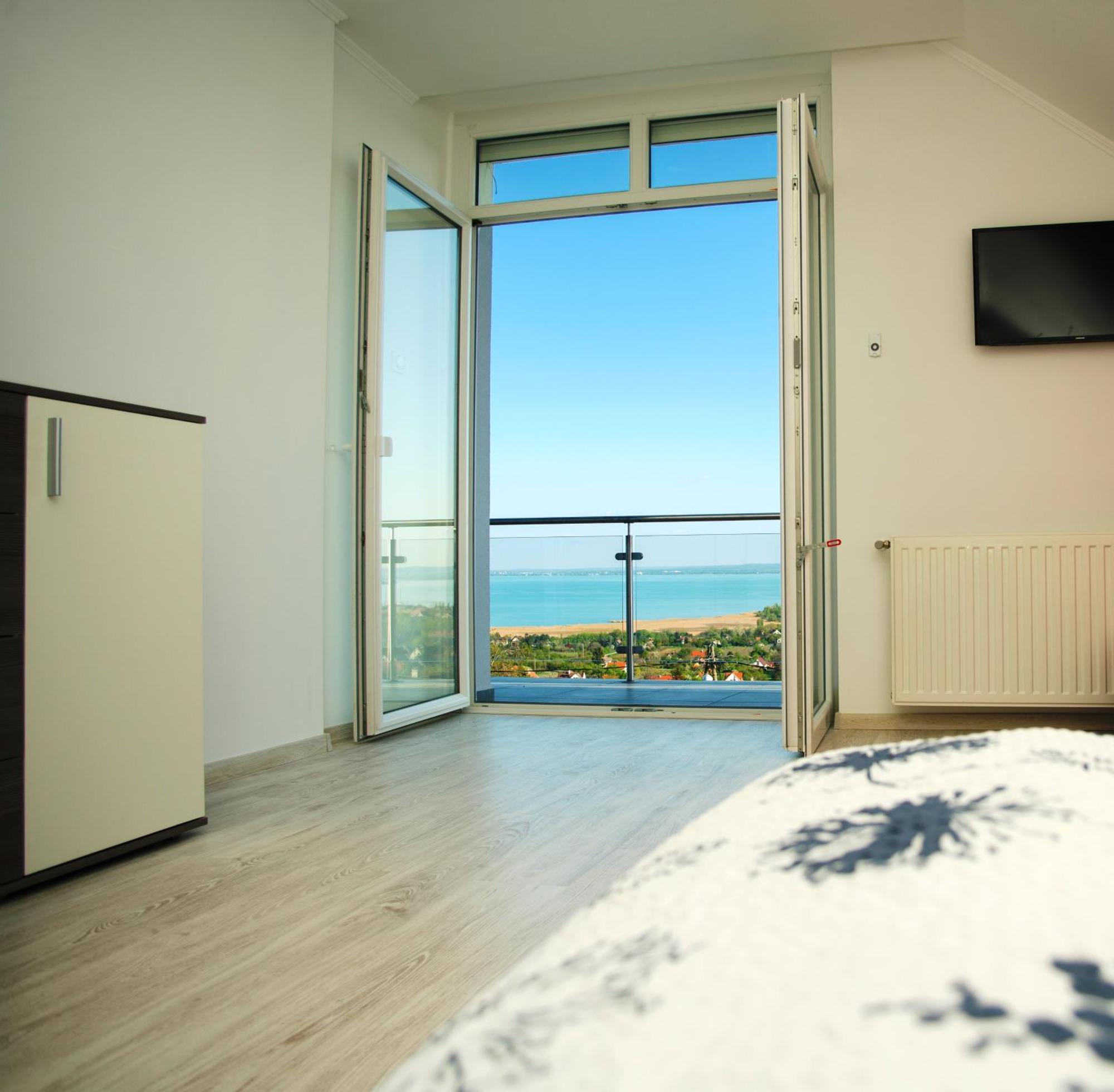 Lakeview Apartments Balatonfuered Esterno foto